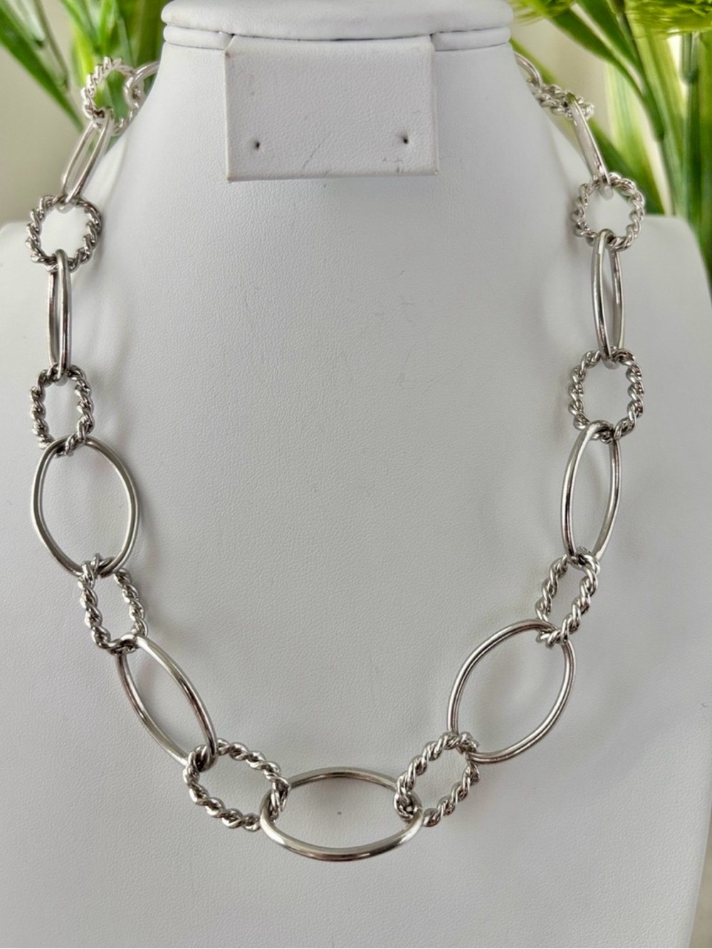 Vince Camuto Chunky Link chain, twistsd & smooth elongated ovals, claw clasp